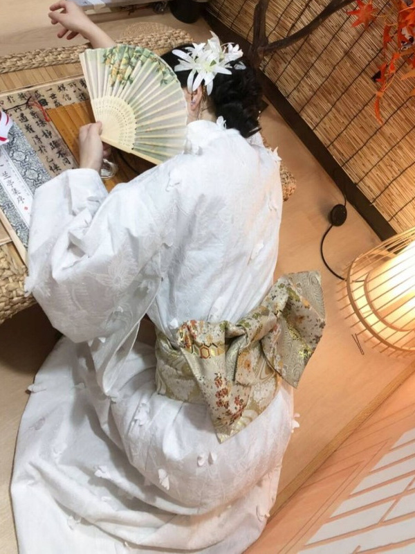 スタイリッシュな伝統的な黒着物衣装 女の子用 優しくエレガン - Photography Studio のレビューと価格